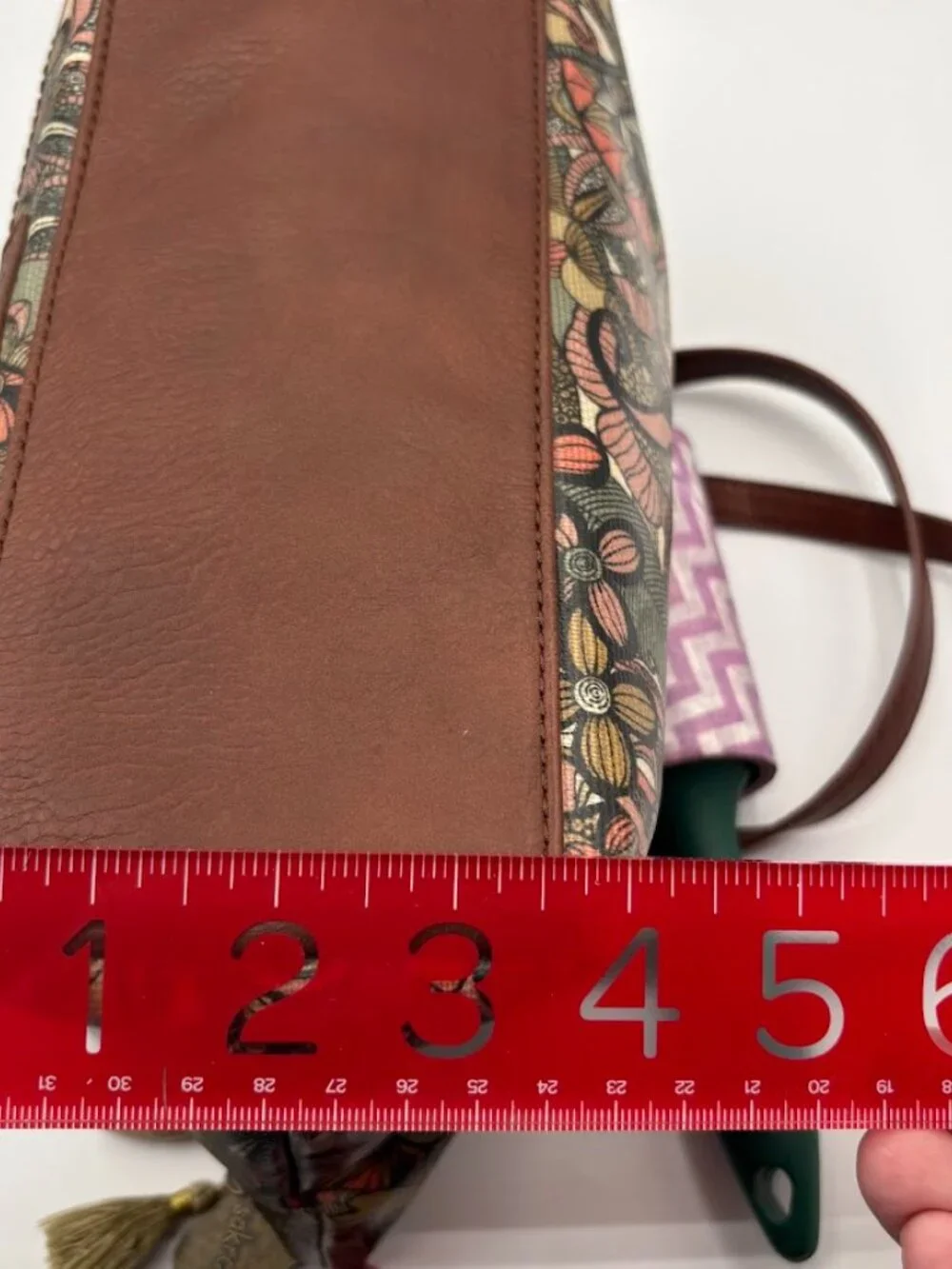 Sakroots Artist Circle shoulder bag in the 